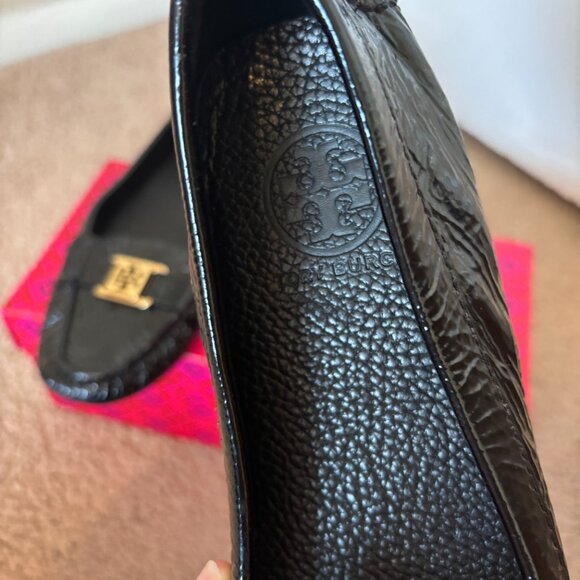 Tory Burch Kendrick driving loafers in black patent leather - Picture 6 of 12